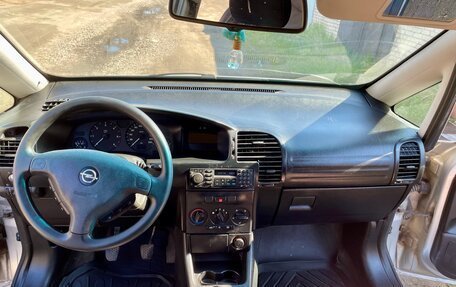 Opel Zafira A рестайлинг, 2002 год, 385 000 рублей, 13 фотография