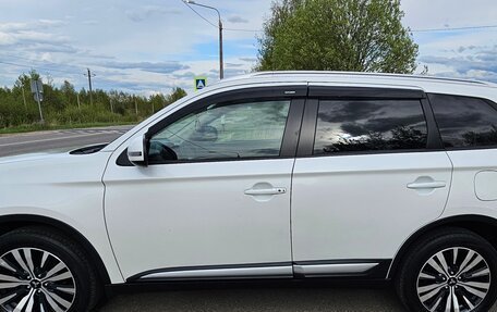Mitsubishi Outlander III рестайлинг 3, 2019 год, 2 900 000 рублей, 4 фотография