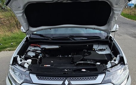 Mitsubishi Outlander III рестайлинг 3, 2019 год, 2 900 000 рублей, 15 фотография