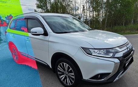 Mitsubishi Outlander III рестайлинг 3, 2019 год, 2 900 000 рублей, 11 фотография