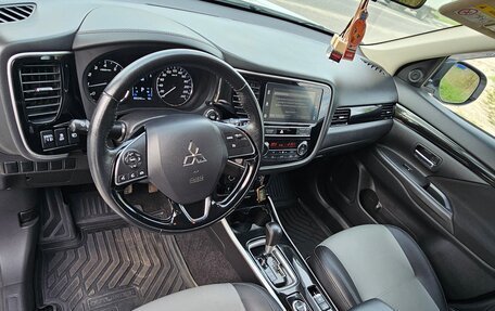 Mitsubishi Outlander III рестайлинг 3, 2019 год, 2 900 000 рублей, 19 фотография
