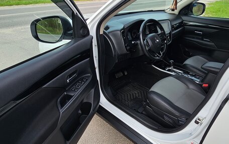 Mitsubishi Outlander III рестайлинг 3, 2019 год, 2 900 000 рублей, 22 фотография