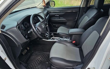 Mitsubishi Outlander III рестайлинг 3, 2019 год, 2 900 000 рублей, 21 фотография