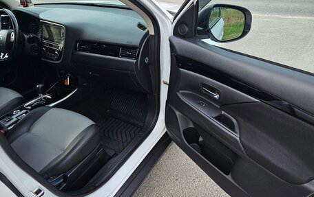 Mitsubishi Outlander III рестайлинг 3, 2019 год, 2 900 000 рублей, 28 фотография