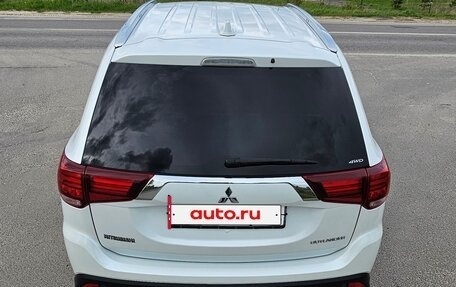 Mitsubishi Outlander III рестайлинг 3, 2019 год, 2 900 000 рублей, 6 фотография