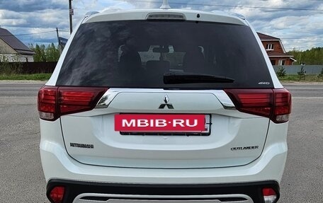 Mitsubishi Outlander III рестайлинг 3, 2019 год, 2 900 000 рублей, 7 фотография