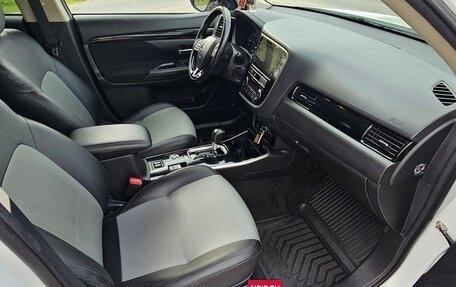 Mitsubishi Outlander III рестайлинг 3, 2019 год, 2 900 000 рублей, 29 фотография