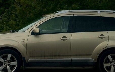 Mitsubishi Outlander III рестайлинг 3, 2007 год, 887 000 рублей, 4 фотография
