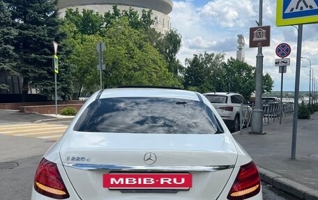 Mercedes-Benz E-Класс, 2019 год, 3 350 000 рублей, 8 фотография