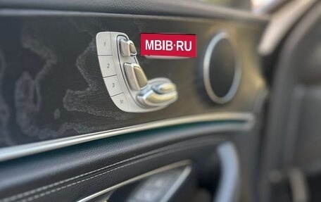 Mercedes-Benz E-Класс, 2018 год, 4 500 000 рублей, 22 фотография