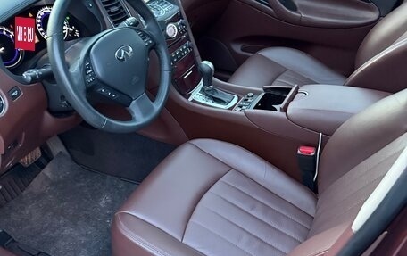 Infiniti QX50 I рестайлинг, 2017 год, 3 000 000 рублей, 13 фотография