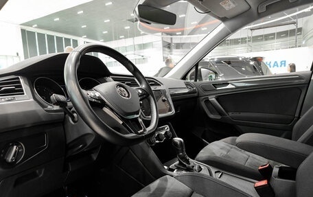 Volkswagen Tiguan II, 2019 год, 2 290 000 рублей, 20 фотография
