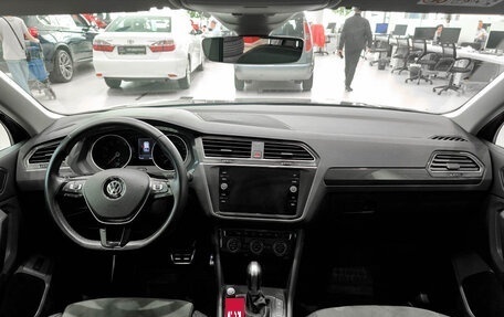 Volkswagen Tiguan II, 2019 год, 2 290 000 рублей, 17 фотография