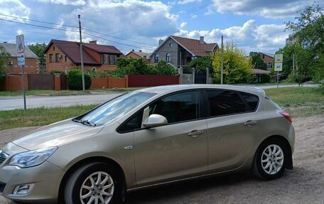 Opel Astra J, 2011 год, 555 555 рублей, 3 фотография