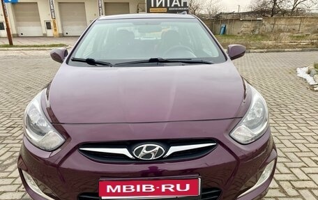 Hyundai Solaris II рестайлинг, 2011 год, 990 000 рублей, 1 фотография
