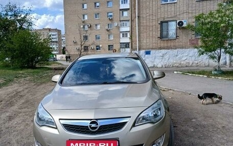 Opel Astra J, 2011 год, 555 555 рублей, 4 фотография