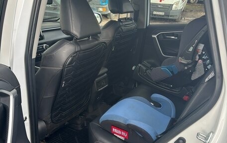 Toyota RAV4, 2021 год, 3 850 000 рублей, 6 фотография