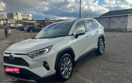 Toyota RAV4, 2021 год, 3 850 000 рублей, 4 фотография