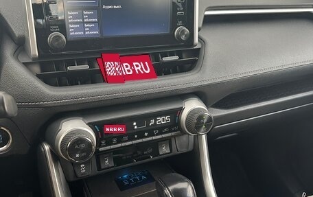 Toyota RAV4, 2021 год, 3 850 000 рублей, 7 фотография