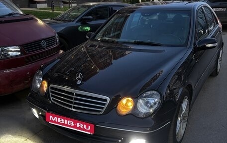 Mercedes-Benz C-Класс, 2005 год, 800 000 рублей, 2 фотография