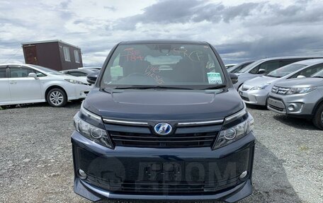 Toyota Voxy III, 2016 год, 1 890 000 рублей, 2 фотография