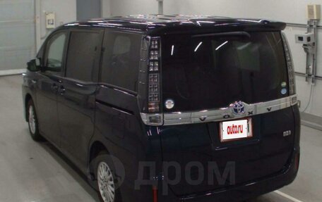 Toyota Voxy III, 2016 год, 1 890 000 рублей, 8 фотография