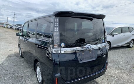 Toyota Voxy III, 2016 год, 1 890 000 рублей, 4 фотография
