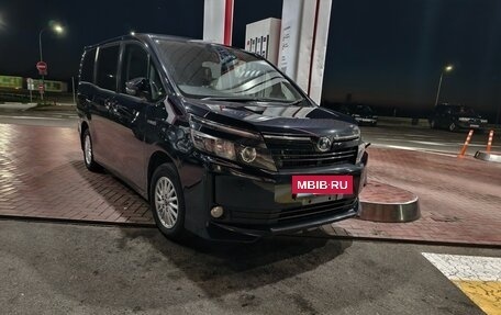 Toyota Voxy III, 2016 год, 1 890 000 рублей, 3 фотография