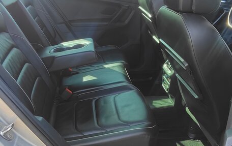 Volkswagen Tiguan II, 2018 год, 2 336 000 рублей, 2 фотография