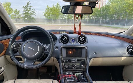 Jaguar XJ IV (X351), 2010 год, 2 050 000 рублей, 8 фотография