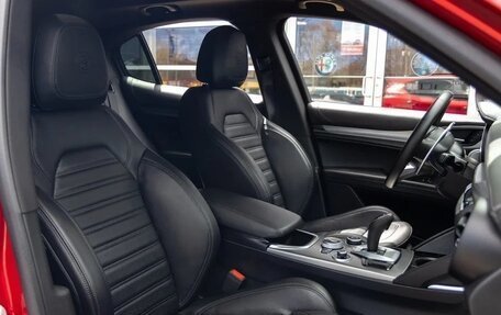 Alfa Romeo Stelvio, 2022 год, 3 250 000 рублей, 16 фотография