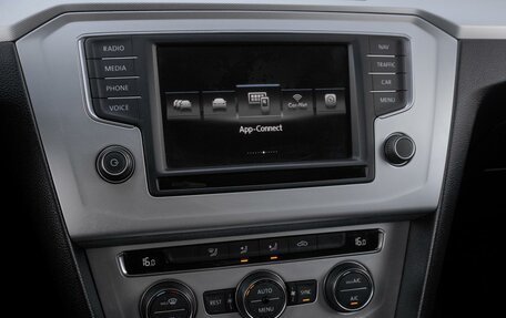 Volkswagen Passat B8 рестайлинг, 2016 год, 1 999 000 рублей, 13 фотография