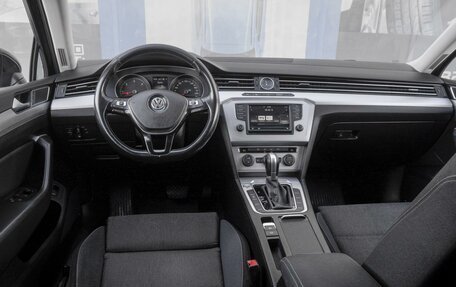 Volkswagen Passat B8 рестайлинг, 2016 год, 1 999 000 рублей, 6 фотография