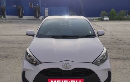 Toyota Yaris, 2020 год, 1 390 000 рублей, 3 фотография
