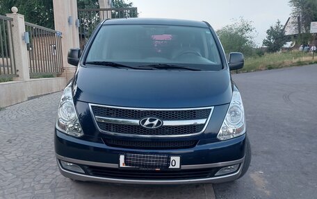 Hyundai Grand Starex Grand Starex I рестайлинг 2, 2011 год, 1 000 000 рублей, 1 фотография