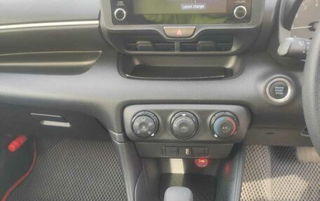 Toyota Yaris, 2020 год, 1 390 000 рублей, 21 фотография