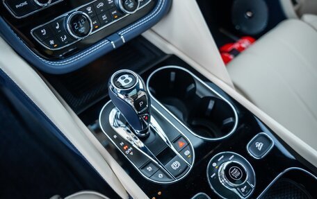 Bentley Bentayga I, 2024 год, 40 000 000 рублей, 13 фотография