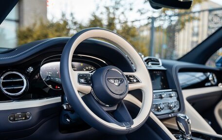 Bentley Bentayga I, 2024 год, 40 000 000 рублей, 10 фотография