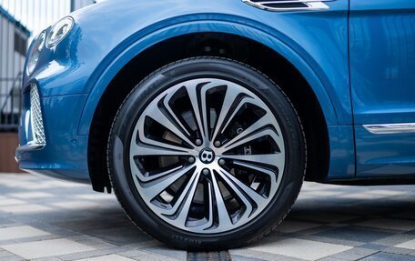Bentley Bentayga I, 2024 год, 40 000 000 рублей, 8 фотография
