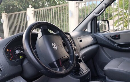 Hyundai Grand Starex Grand Starex I рестайлинг 2, 2011 год, 1 000 000 рублей, 6 фотография