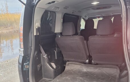 Toyota Voxy III, 2014 год, 2 300 000 рублей, 11 фотография