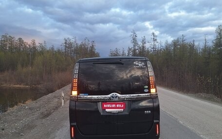 Toyota Voxy III, 2014 год, 2 300 000 рублей, 12 фотография