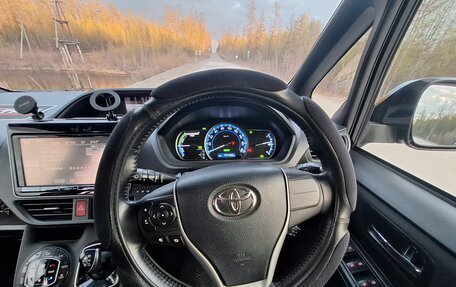 Toyota Voxy III, 2014 год, 2 300 000 рублей, 17 фотография