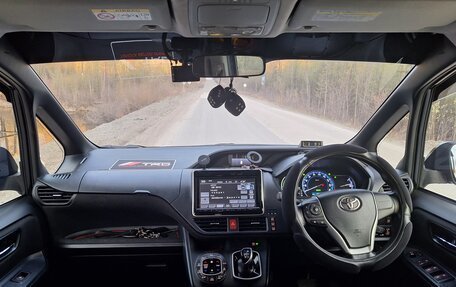 Toyota Voxy III, 2014 год, 2 300 000 рублей, 16 фотография