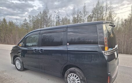 Toyota Voxy III, 2014 год, 2 300 000 рублей, 23 фотография
