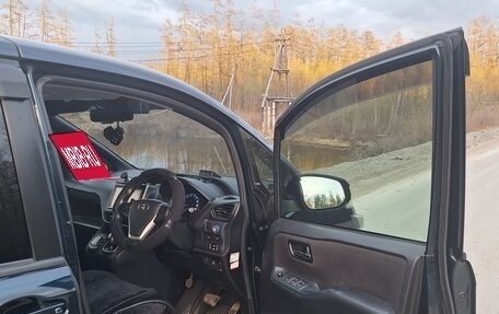 Toyota Voxy III, 2014 год, 2 300 000 рублей, 18 фотография