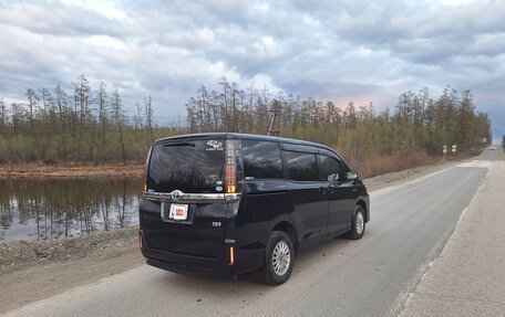 Toyota Voxy III, 2014 год, 2 300 000 рублей, 34 фотография