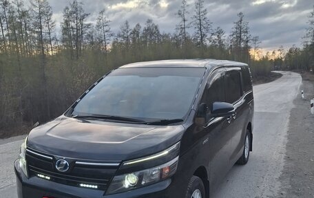 Toyota Voxy III, 2014 год, 2 300 000 рублей, 29 фотография