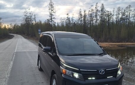 Toyota Voxy III, 2014 год, 2 300 000 рублей, 27 фотография