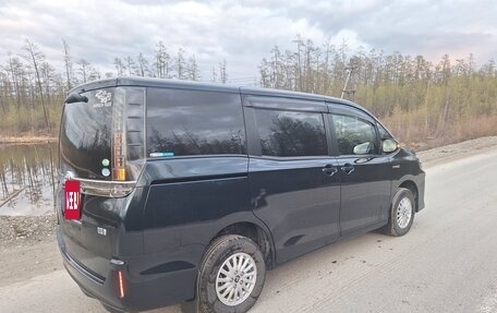 Toyota Voxy III, 2014 год, 2 300 000 рублей, 38 фотография